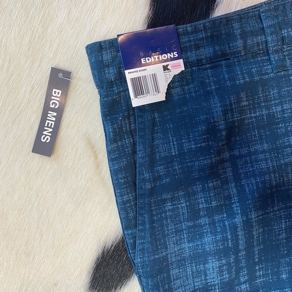 Basic Editions men's cargo shorts with a blue plaid pattern. - Picture 4 of 10